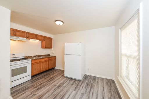 Charming Single-Level 1 bedroom / 1 bathroom Apartment | New Flooring | Available Now! – photo 1