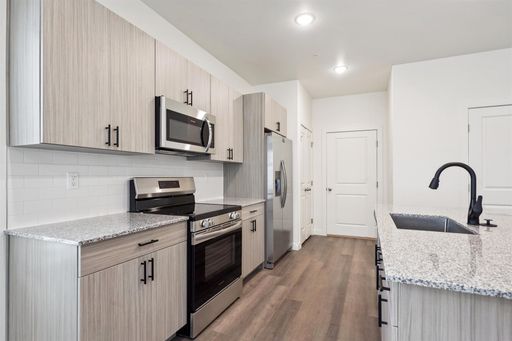 LIMITED SUPPLY on 2-beds!! Move in TODAY, deposits only $1,000! – photo 1