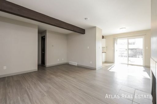 Save $2295! Great 3BR/1.5BA w/ Fully Fenced-in Yard Near Parks & Breweries! – photo 1
