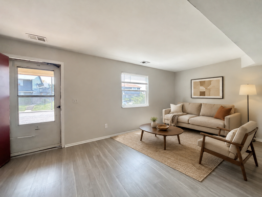 Newly Remodeled 3 bed, 1 bath dual level duplex! FREE NOVEMBER! – photo 1