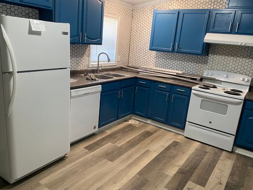 Recently Renovated 5 BD 2 Bath! Near Popular RiNo Neighborhood in Denver! – photo 1