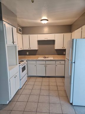 Prime Phoenix Location Near Arcadia & Downtown – photo 1