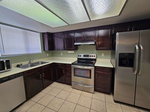 Spacious 3 Bedroom Glendale Home | Covered Patio | Great Location – photo 1