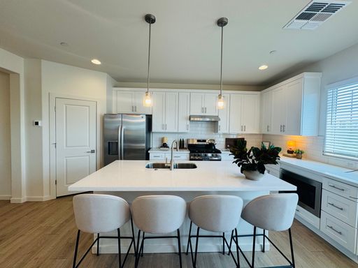 Newly Built, Beautiful Home, Pet Friendly, Upgraded Lifestyle - Now Available – photo 1
