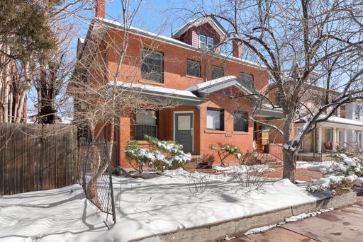 Quaint Studio on the Top Floor in Capitol Hill Area! – photo 1