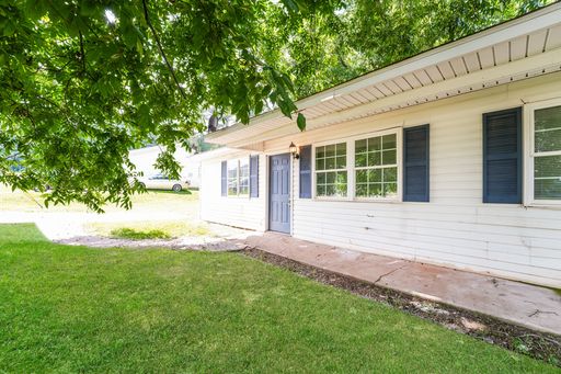 2 Bedroom with Washer/Dryer Hookups - Central Location just outside of Downtown Athens – photo 1