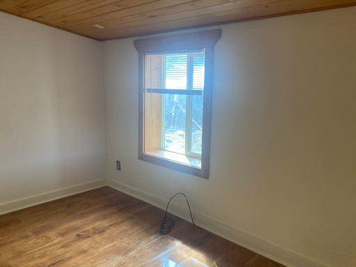 Listing photo thumbnail