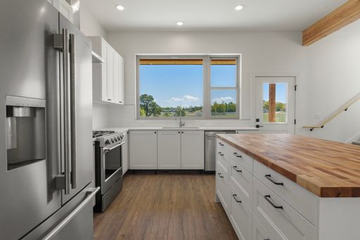 Listing photo thumbnail