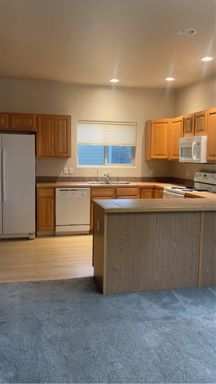 Listing photo thumbnail