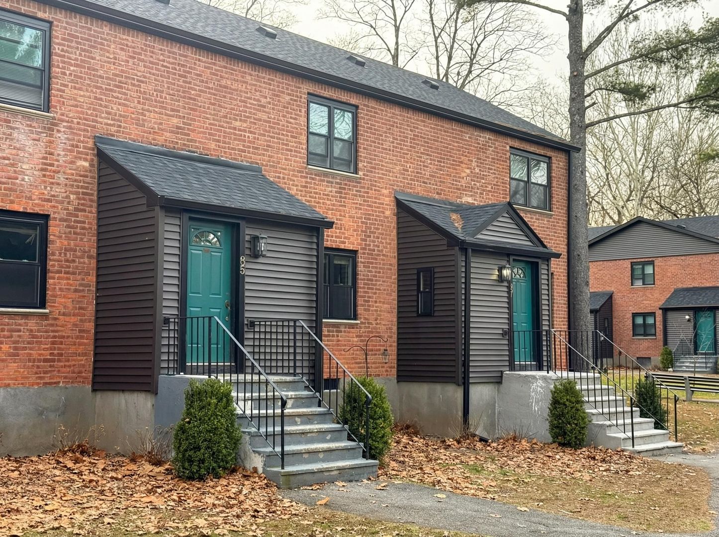 Kingston Apartment: 83-144 Fairmont Ave