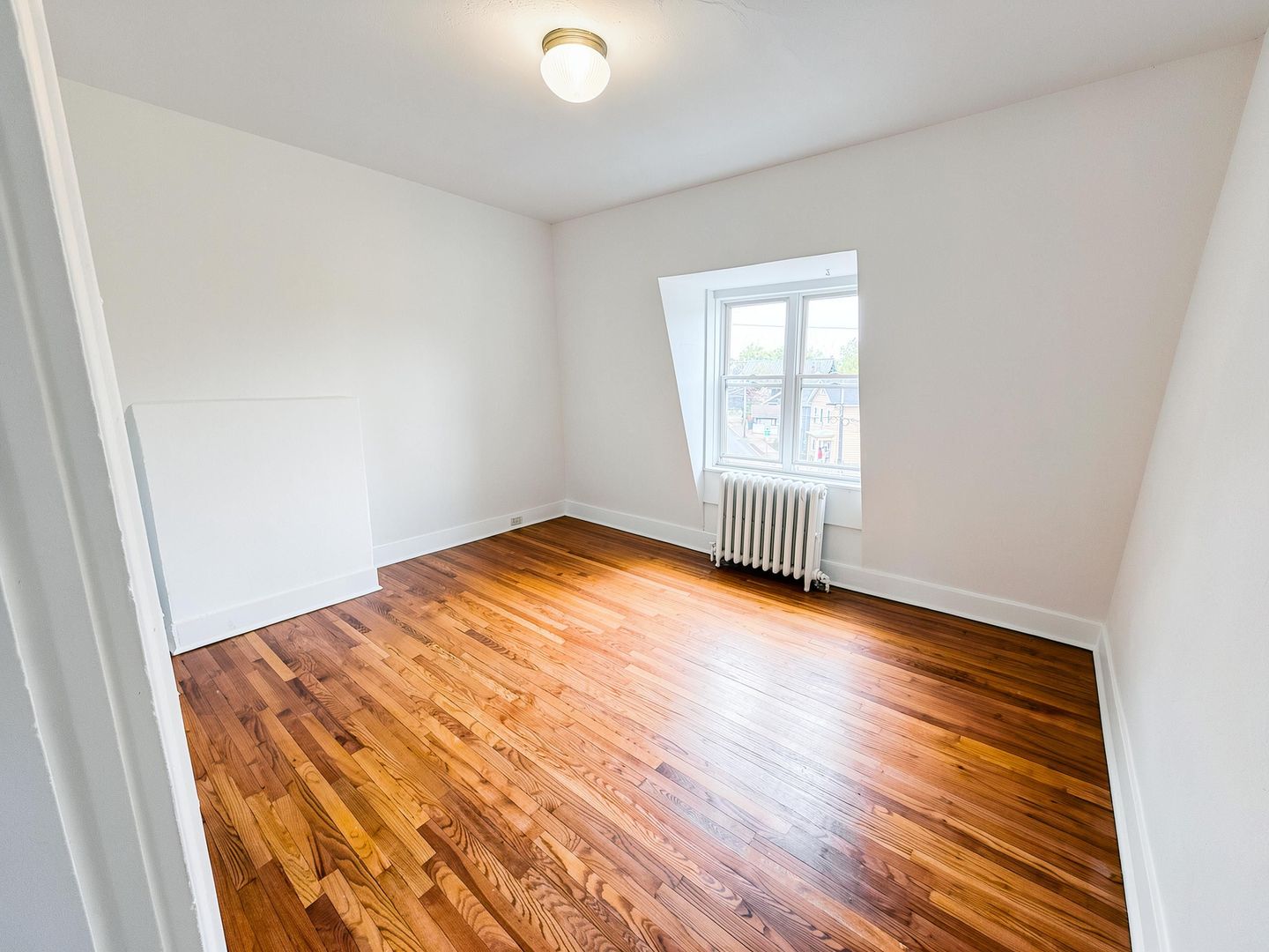 Hudson Apartment: 834 Warren Street