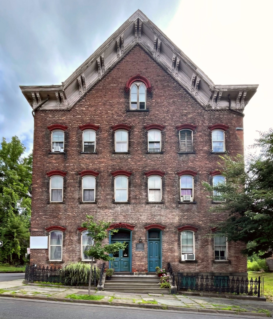 Saugerties Apartment: 213 Partition Street