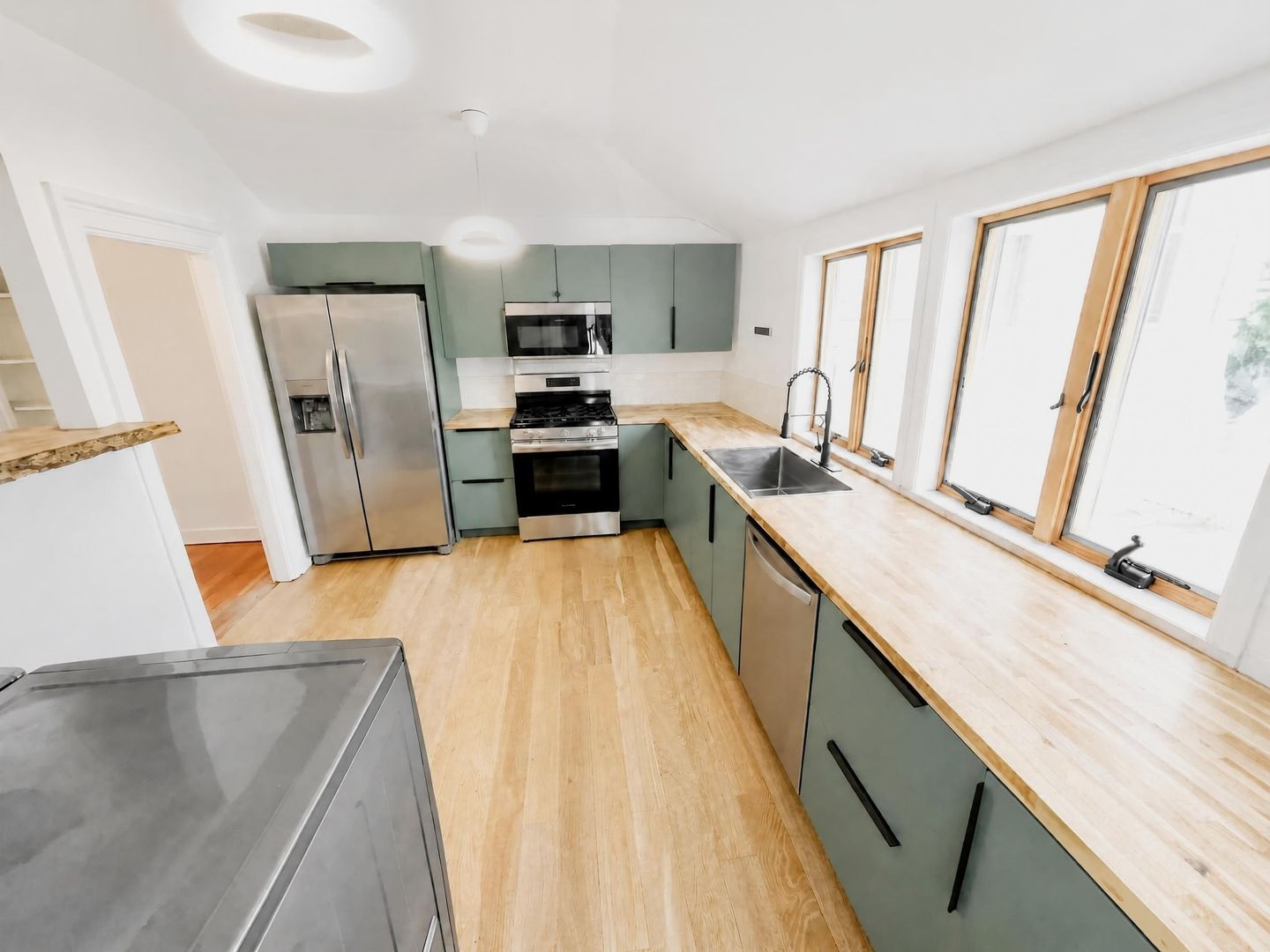 Hudson Apartment: 725 Warren Street
