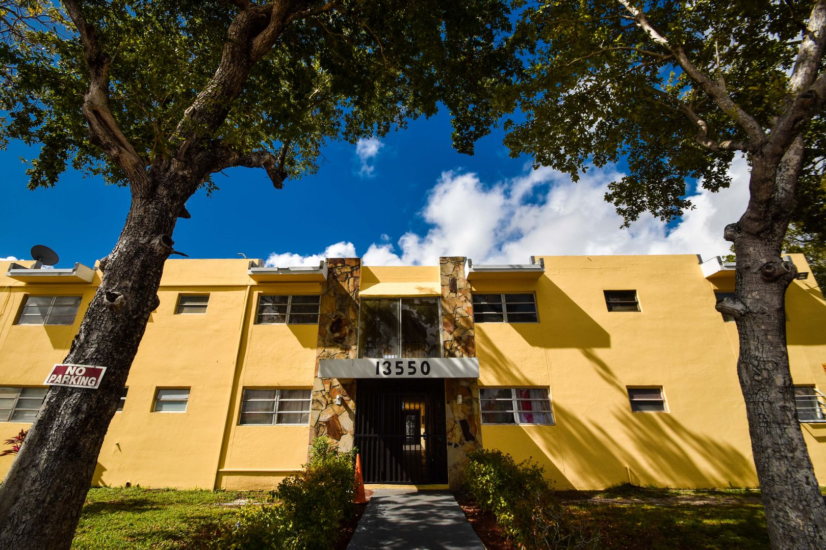 N MIAMI Apartment: 13550 NE 10TH AVE