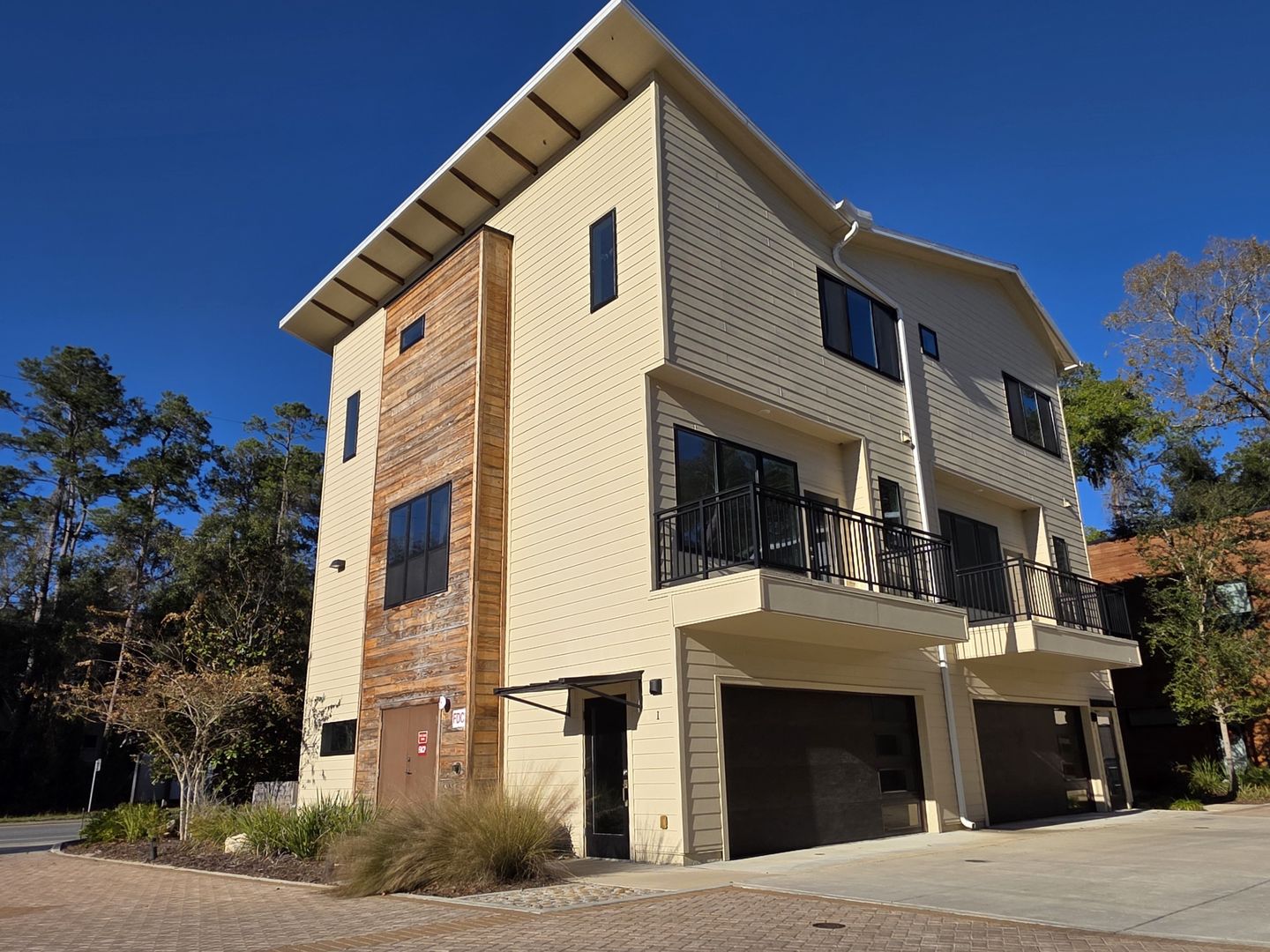 Gainesville House: 2601 SW Williston Rd