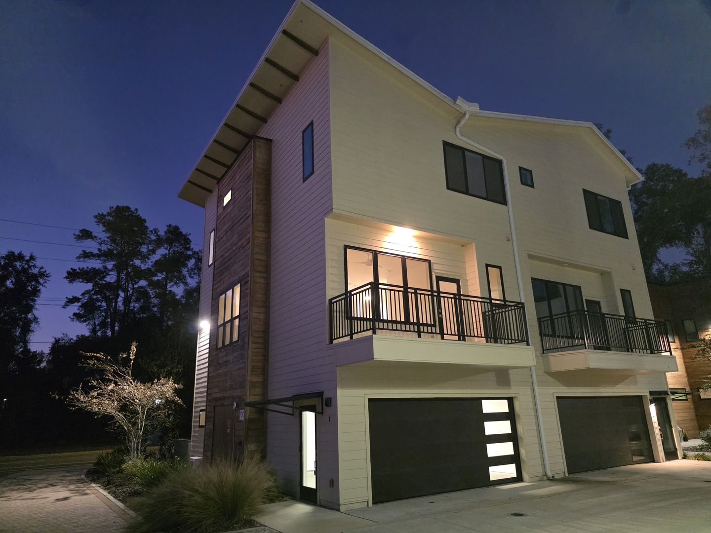 Gainesville House: 2601 SW Williston Rd