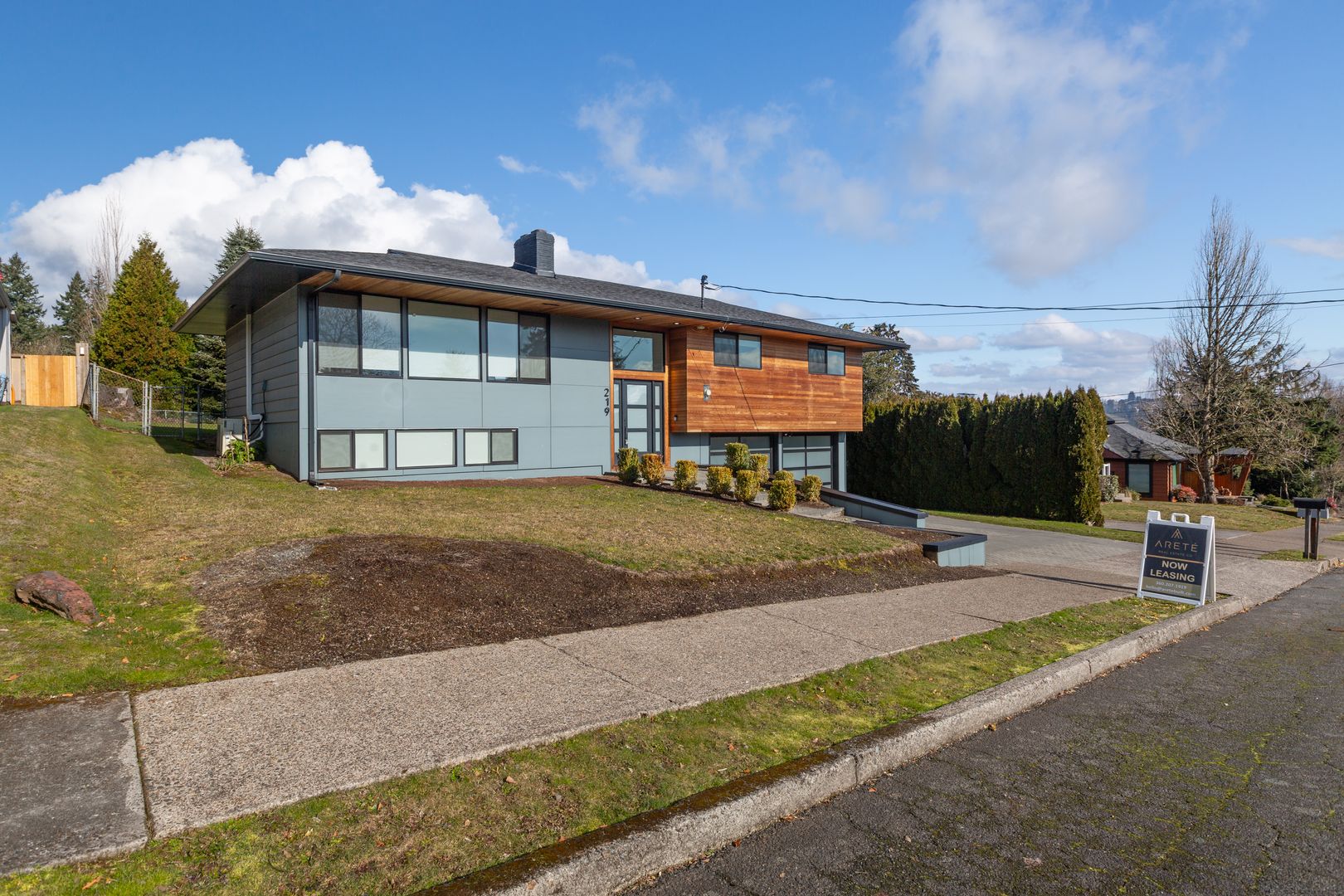 Camas House: 219 NW 19th Ave