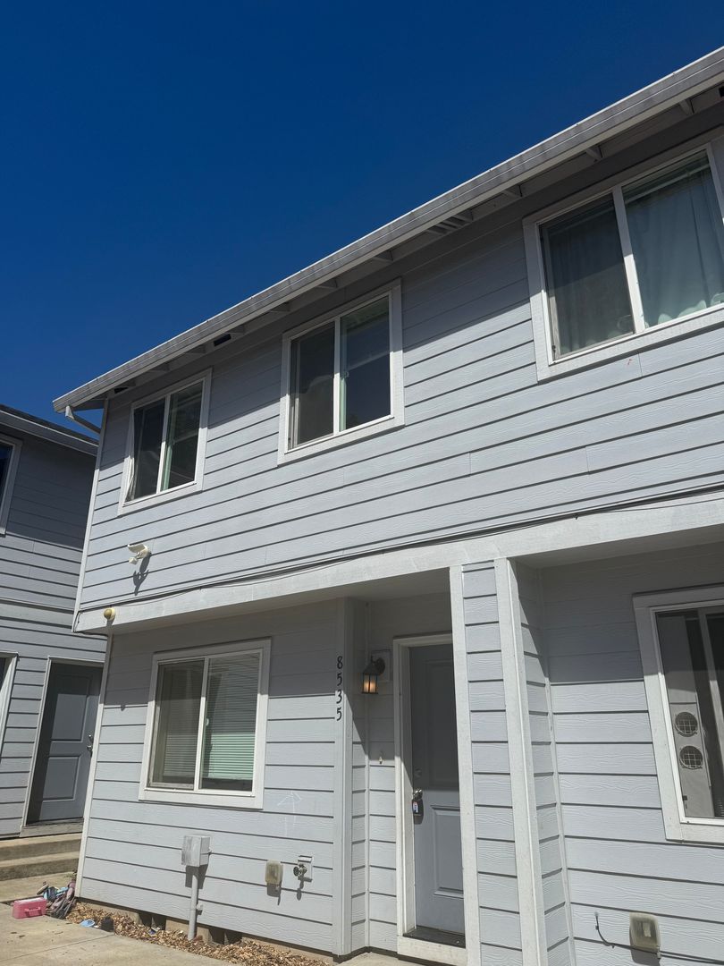Portland Apartment: 8527-8539 SE Clinton St