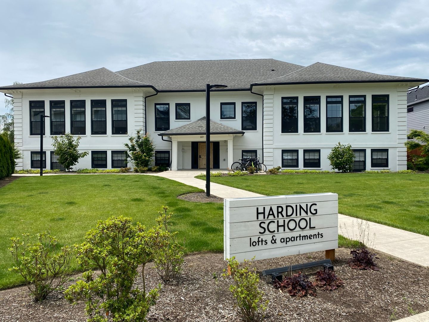 Newberg Apartment: 601 S Wynooski St