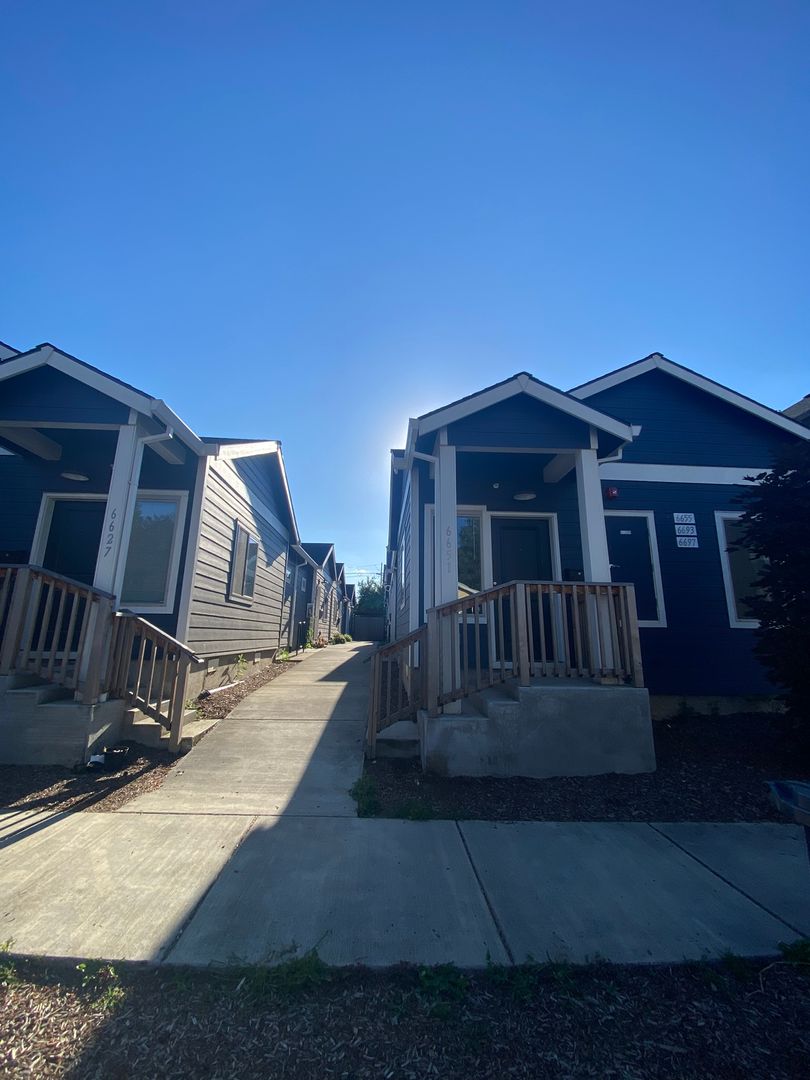 Portland Apartment: 6627-6697 N Montana Ave