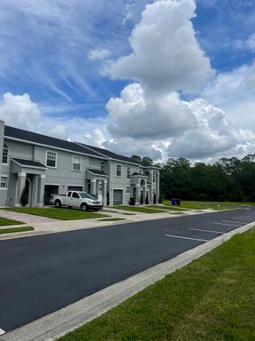 Beautifully Updated 3-Bedroom Townhouse in Kissimmee – Gated Community with Pool – photo 1
