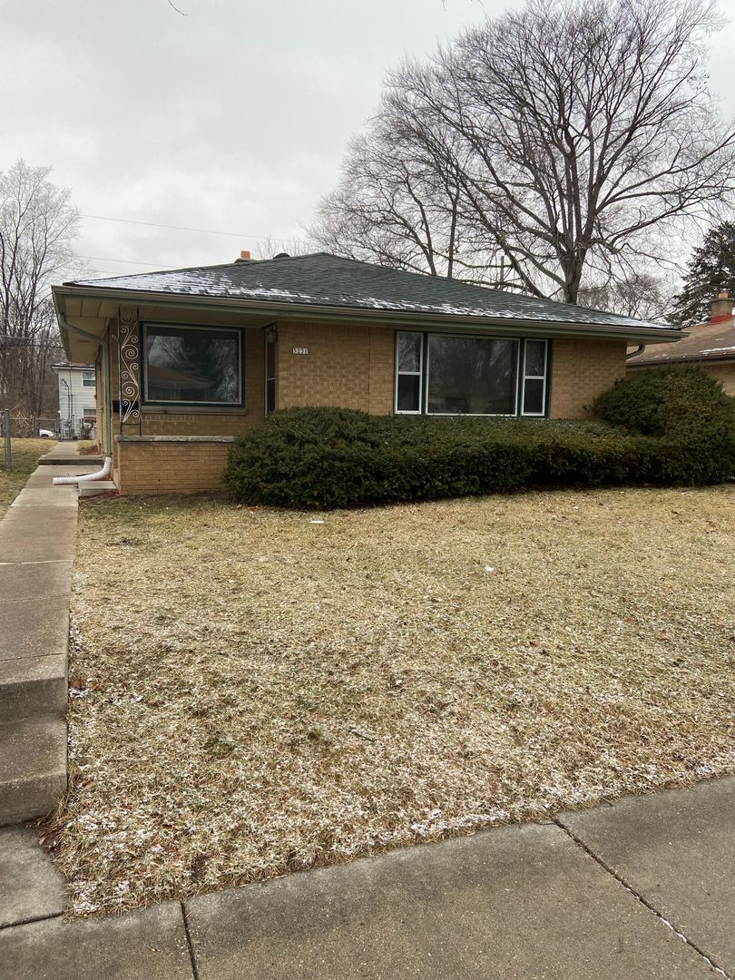 Milwaukee House: 5231 N 83