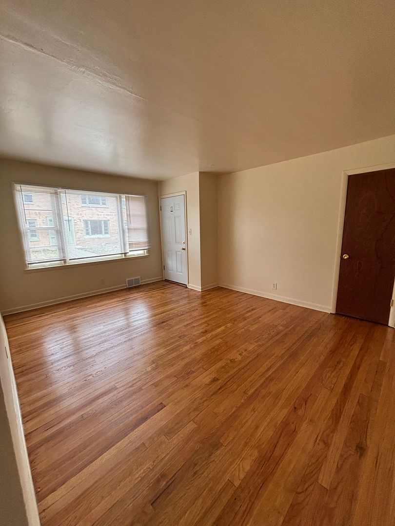 Milwaukee Apartment: 3712 N Sherman Blvd