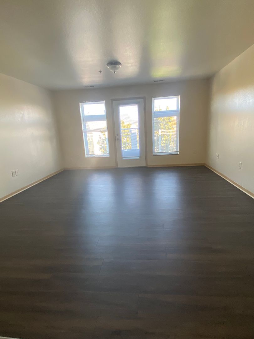 Milwaukee Apartment: 2708 W Center St