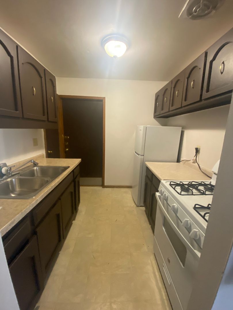 Milwaukee Apartment: 5166-5244 N. Lovers Lane Rd.