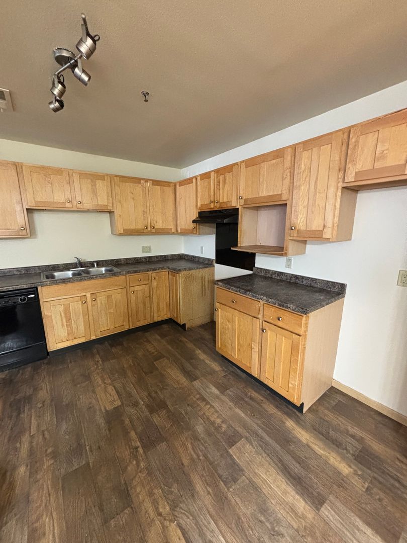 Milwaukee Apartment: 2730 W Lisbon Ave