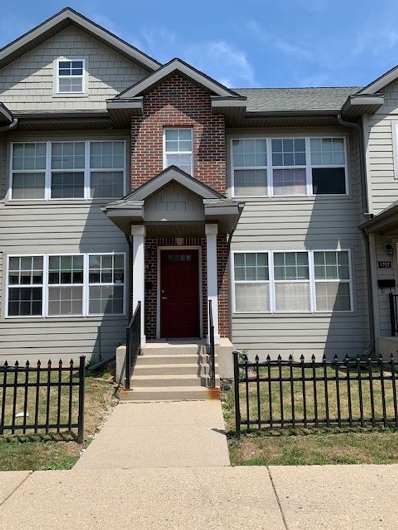 Milwaukee Townhome: 1702 W. Center St.