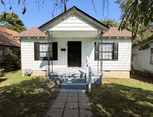 2414 Franklin Street | 3 Bedrooms | 1.5 Bathrooms 1/2 Off First Month's Rent!!! – photo 1