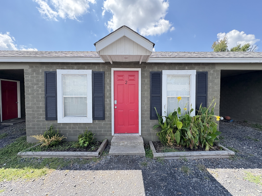 210 N. Elm Street - Unit 02 | 1 Bedroom | 1 Bathroom 1/2 Off First Month's Rent Special!!!