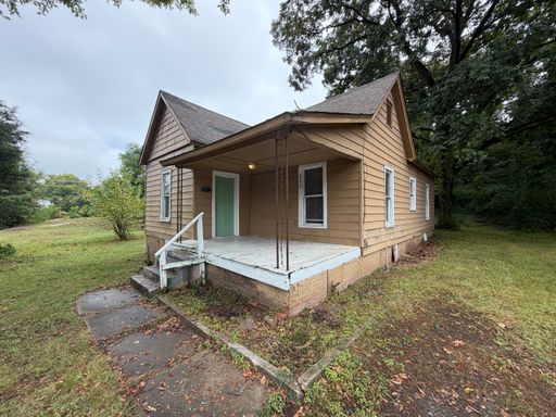 913 Brown Street | ~ 2 Bedrooms | ~ 1 Bathroom ~ 1/2 Off First Month's Rent!!! – photo 1