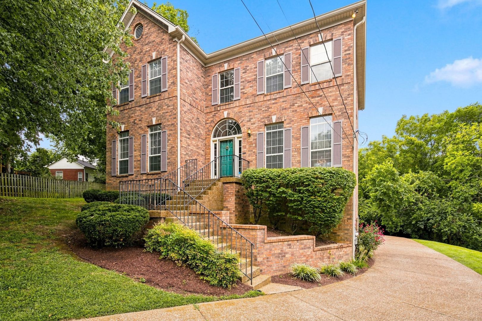Brentwood House: 605 Brelan Ct.