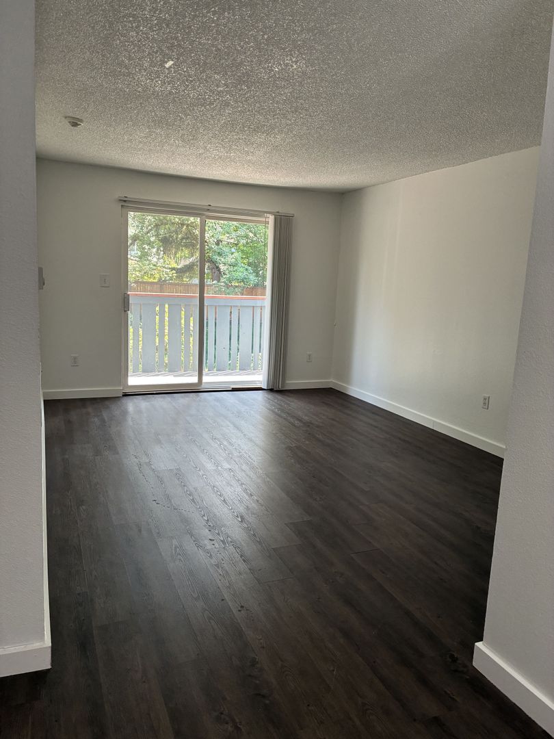 Bothell Apartment: 11119 Woodinville Dr