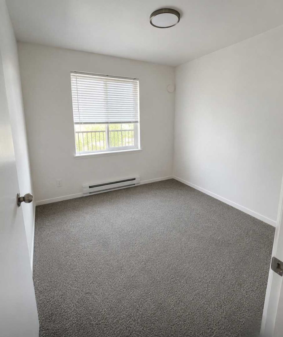 Bellingham Apartment: 258 E Bakerview Rd