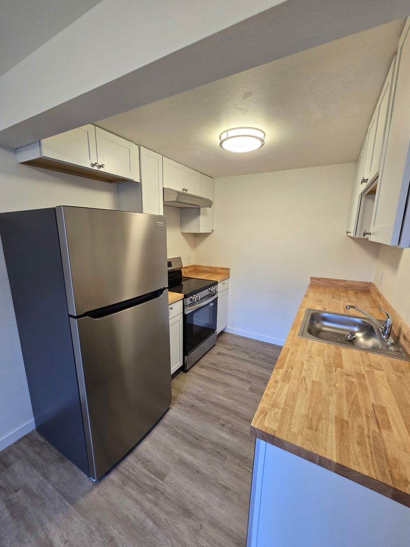 Bellingham Apartment: 258 E Bakerview Rd