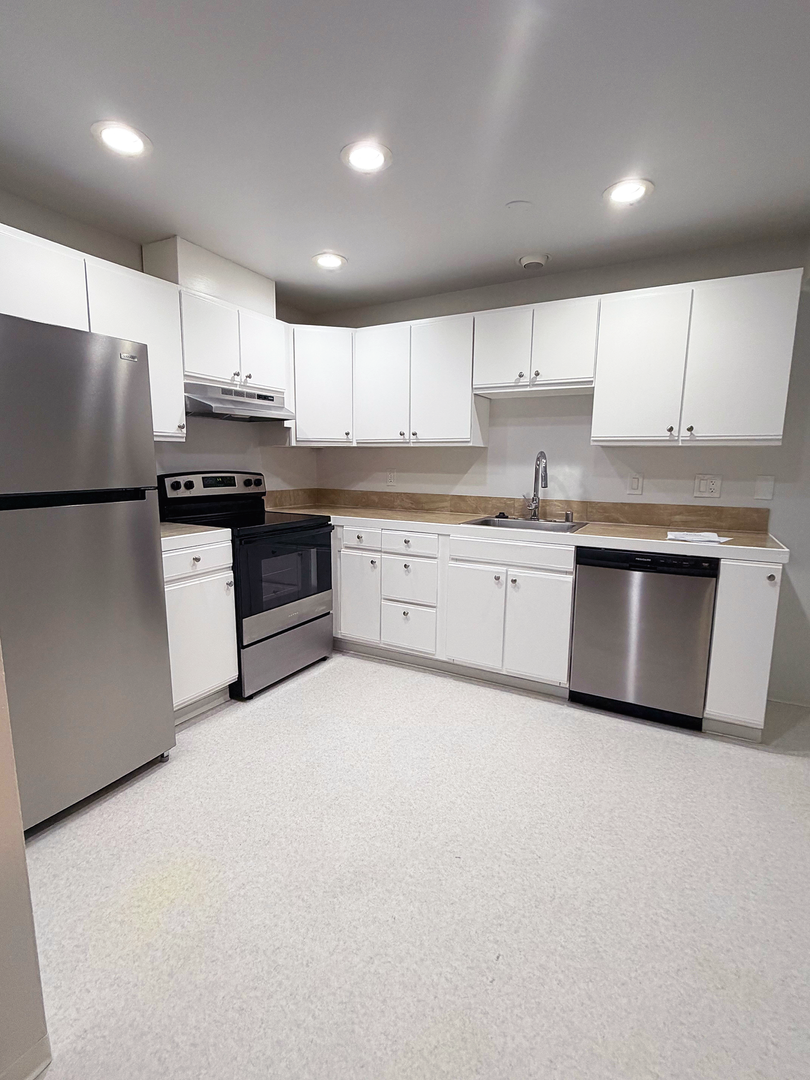 Everett Apartment: 1822 Silver Lake Rd