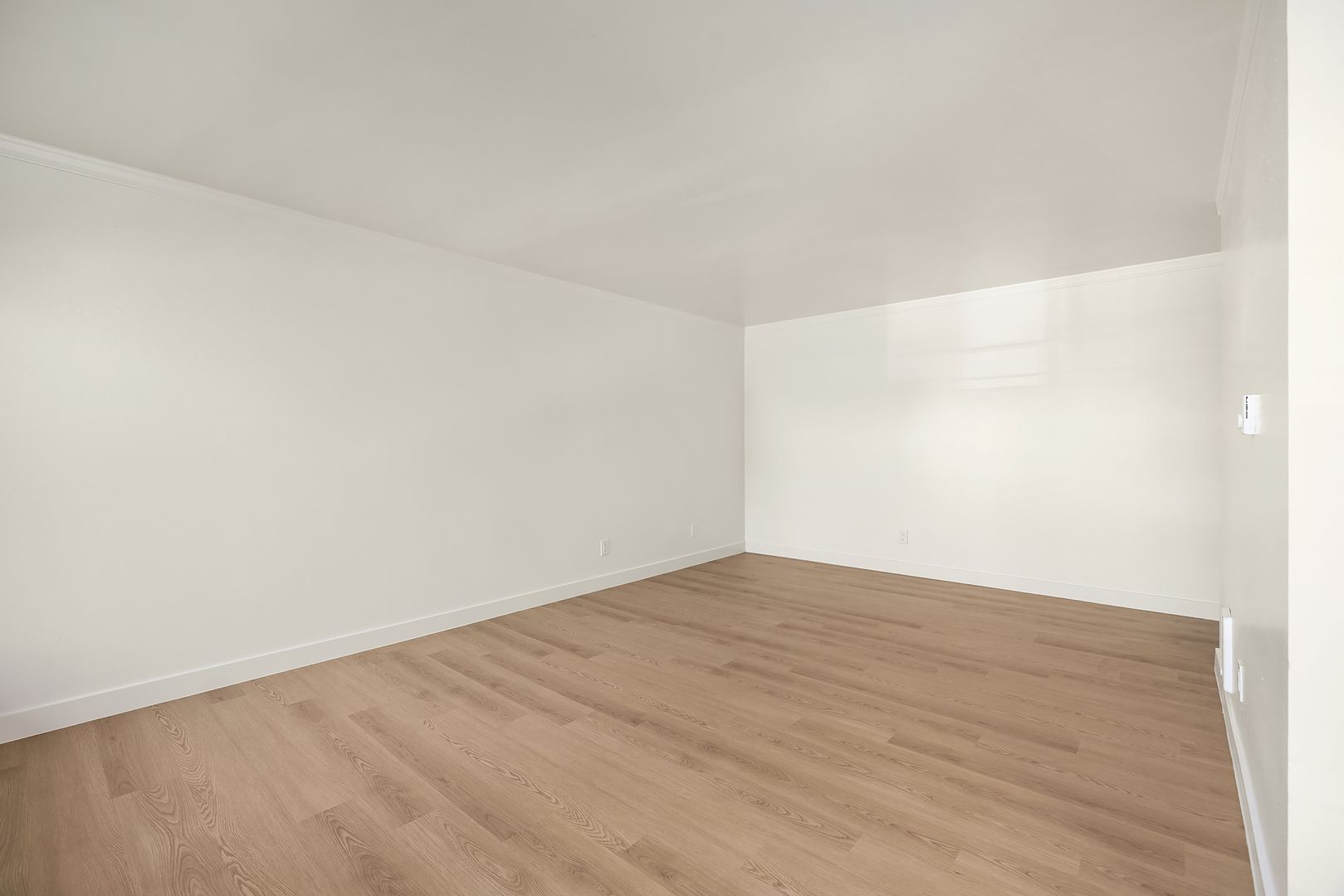 Burien Apartment: 143 S 152nd St