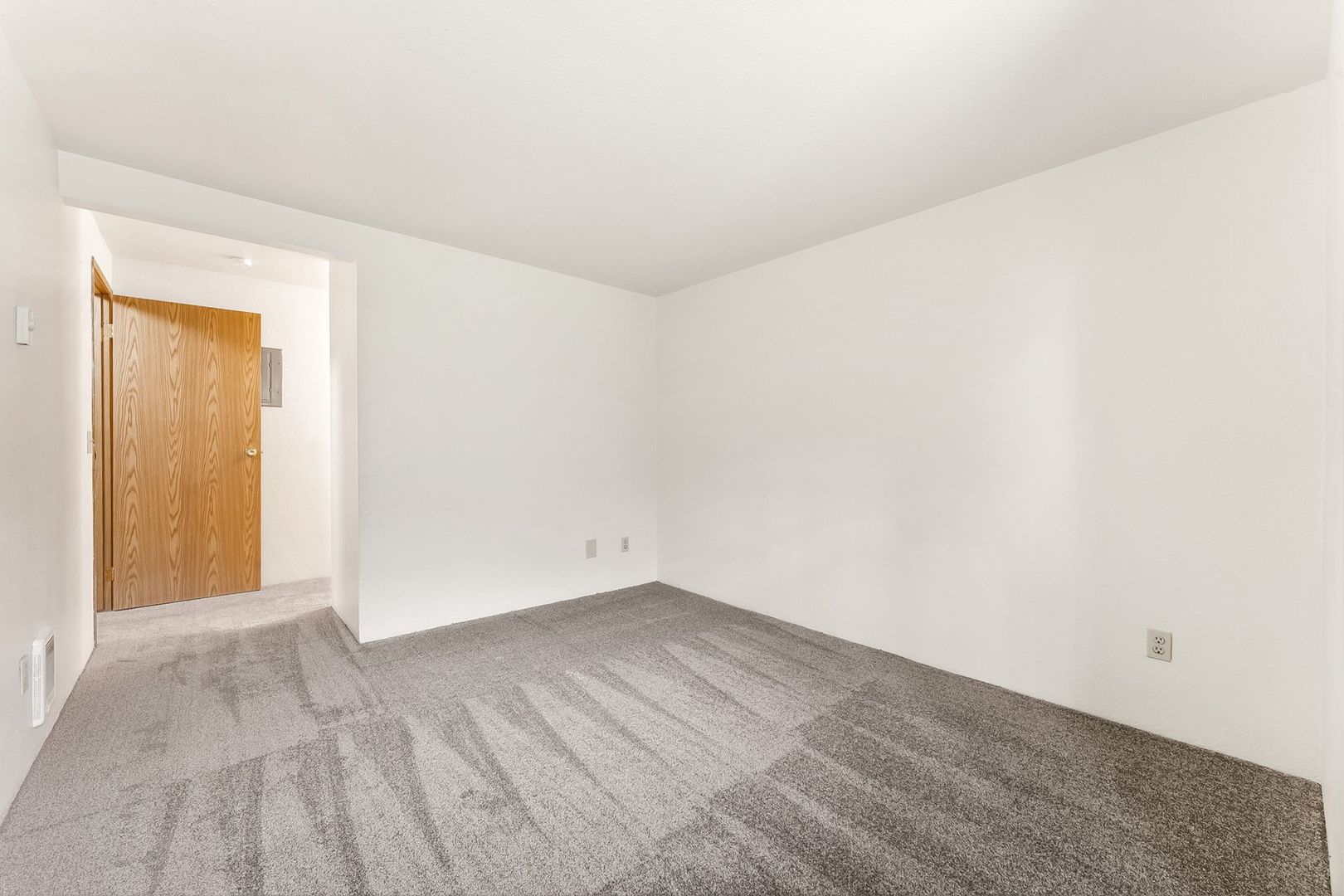 Burien Apartment: 327 S 177th Pl
