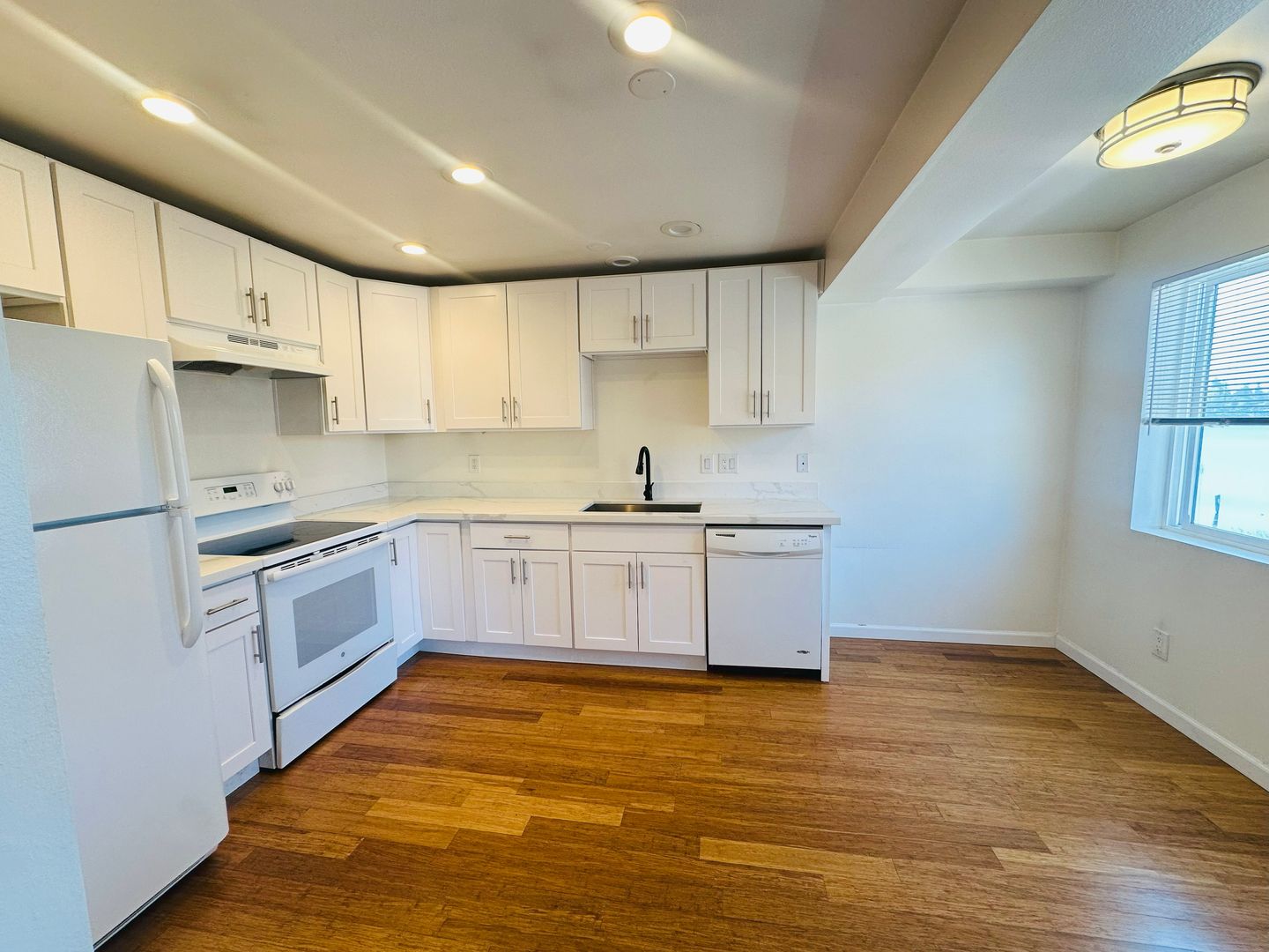 Everett Apartment: 1822 Silver Lake Rd