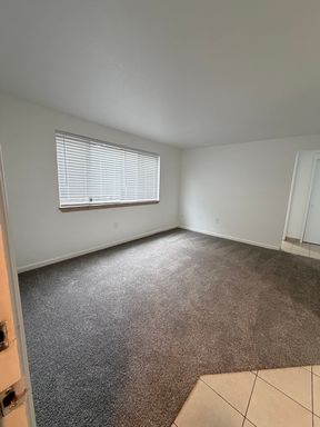 Renovated 1-Bed in Everett! – photo 1