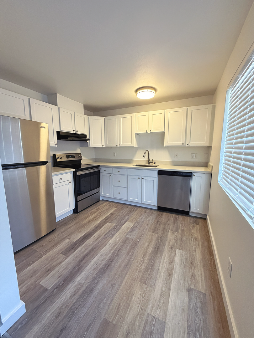 Everett Apartment: 1822 Silver Lake Rd