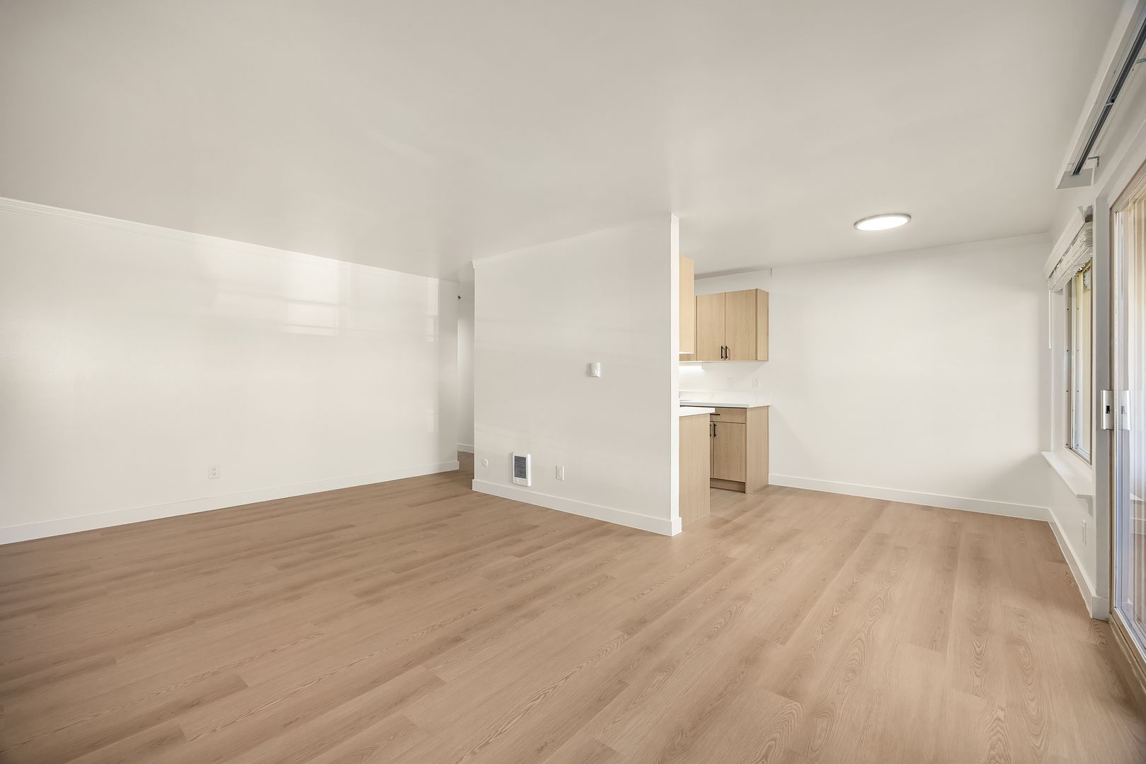 Burien Apartment: 143 S 152nd St