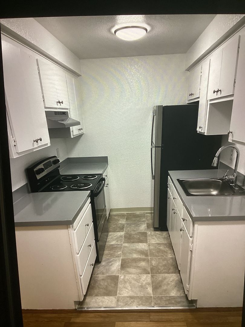 Everett Apartment: 4126 Hoyt Ave