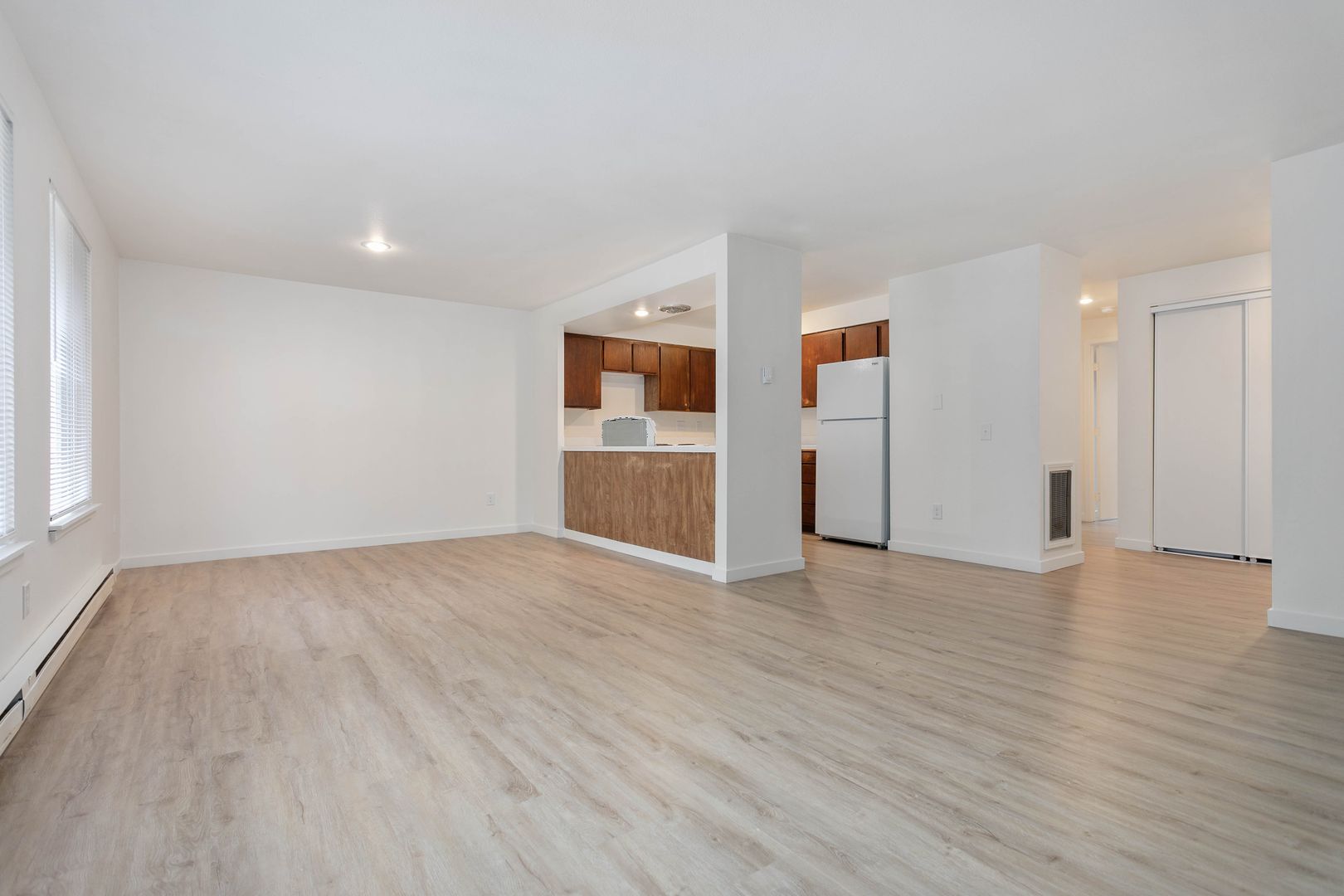 Bellingham Apartment: 2728 West Maplewood Ave