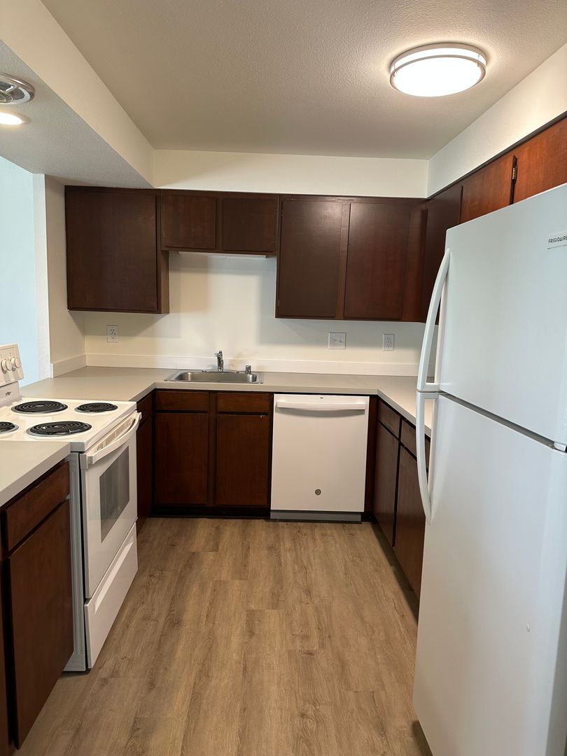 Bellingham Apartment: 2728 West Maplewood Ave