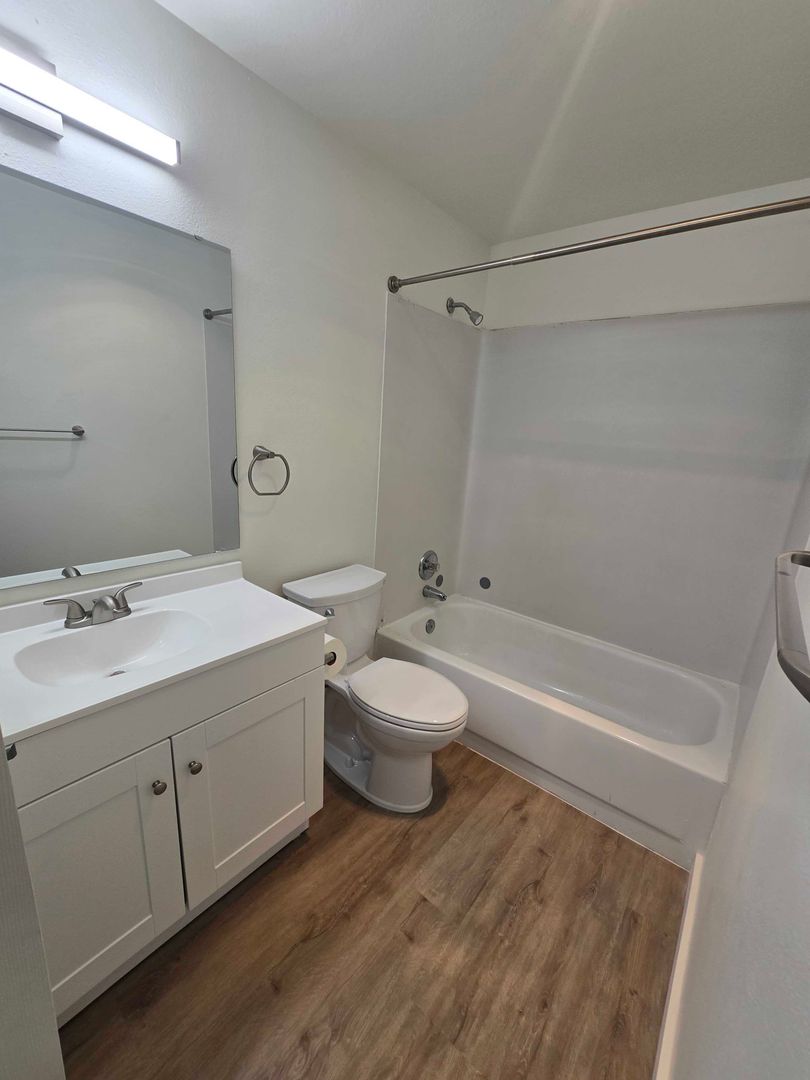 Bellingham Apartment: 258 E Bakerview Rd
