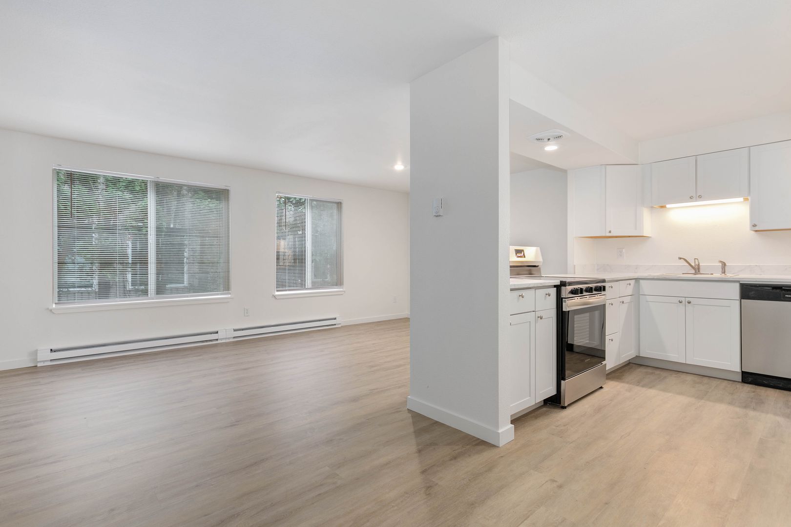 Bellingham Apartment: 2728 West Maplewood Ave